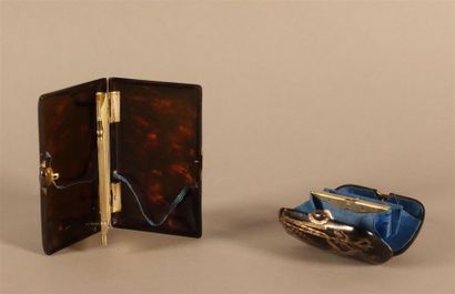 Carnet de bal et porte-monnaie en écaille...