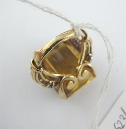 Bague en or jaune 750 millièmes et platine...