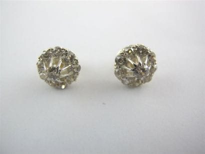 Paire de boucles d'oreilles en or 750 millièmes,...