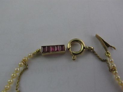 Collier de cent-onze perles de culture ou...