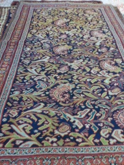 SENNEH kilim (chaîne et trame en coton).
Le...