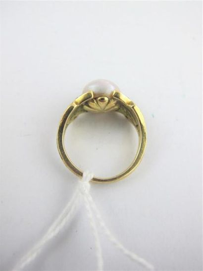 Bague en or jaune 750 millièmes, ornée d'une...