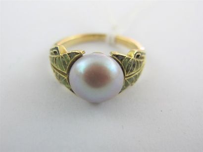 Bague en or jaune 750 millièmes, ornée d'une...