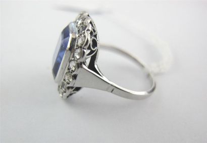 Bague en or gris 750 millièmes, ornée d'une...