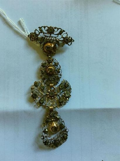 Broche en or jaune 750 millièmes et argent...