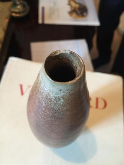 Vase soliflore
Grès flammé à tonalités brunes.
Marqué...