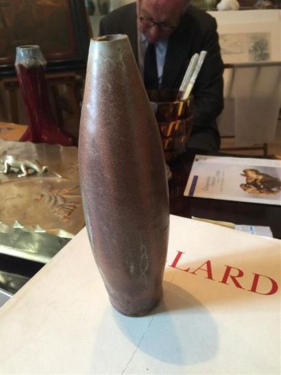 Vase soliflore
Grès flammé à tonalités brunes.
Marqué...