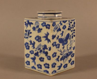Boîte à thé couverte en porcelaine de Chine....