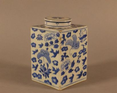 Boîte à thé couverte en porcelaine de Chine....