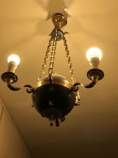 Deux suspensions en bronze de style Empi...