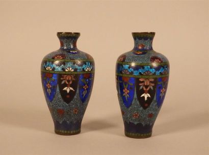 Lot de vases et coupes émaillées, certains...
