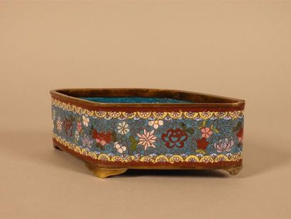 Lot de vases et coupes émaillées, certains...