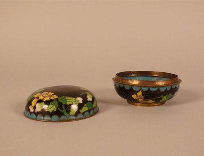 Lot de vases et coupes émaillées, certains...