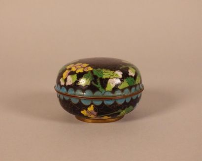Lot de vases et coupes émaillées, certains...