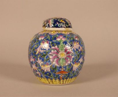 Lot de vases et coupes émaillées, certains...