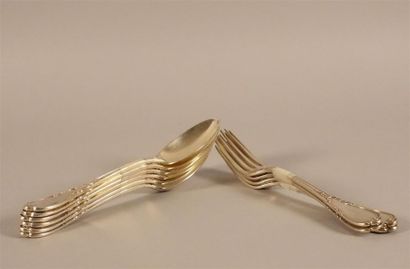 Six cuillères et quatre fourchettes en argent....