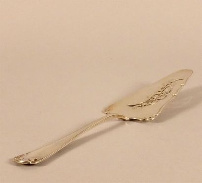 Pelle à tarte en argent à décor ajouré de...