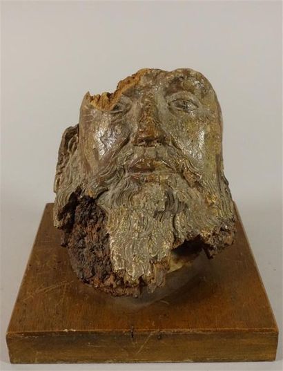 Fragment de visage d'homme d'époque gothique,...