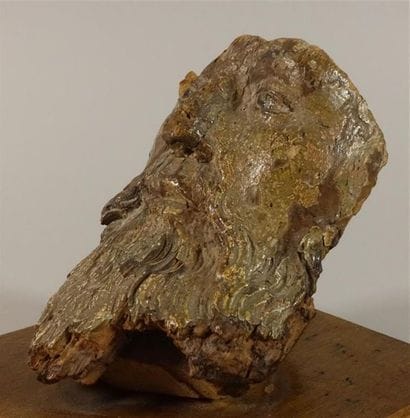 Fragment de visage d'homme d'époque gothique,...