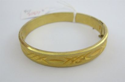 Bracelet articulé en métal (accidents).