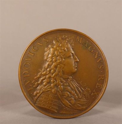 Médaille commémorative circulaire en bronze,...