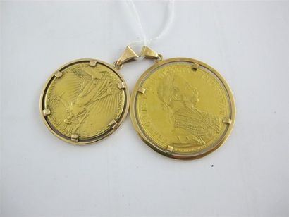 Deux médailles en or jaune sertie de deux...