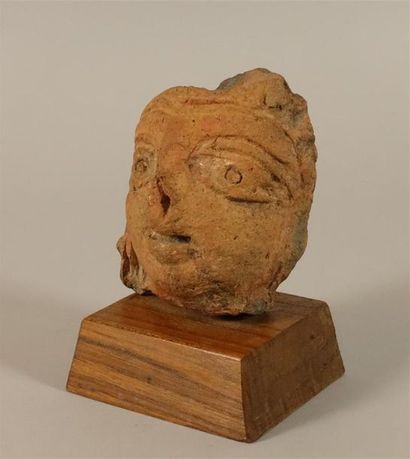 Deux têtes de statuette. Terre cuite. Égypte,...
