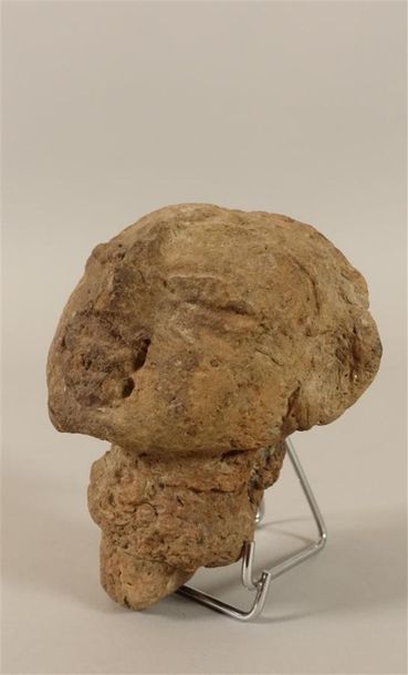 Deux têtes de statuette. Terre cuite. Égypte,...