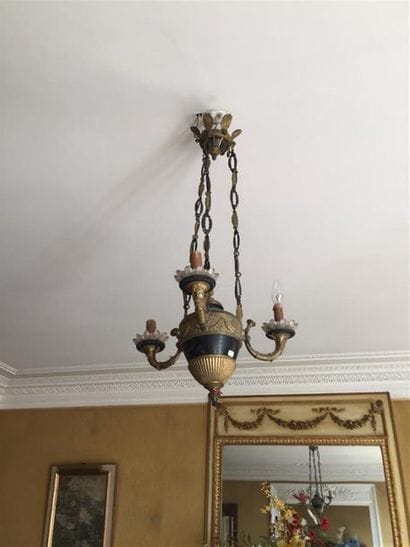 Suspension en bronze.