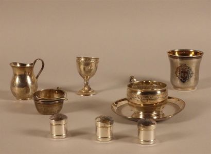 Lot en argent :
- une timbale 
- une tasse...