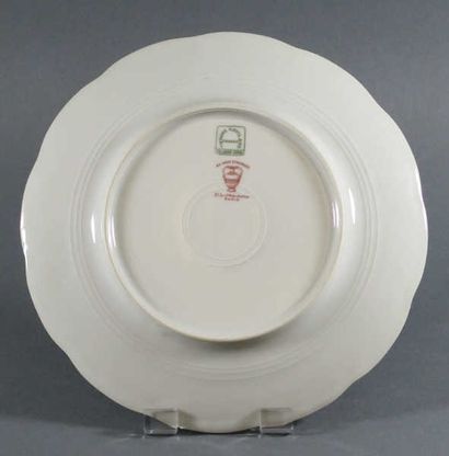 HAVILAND. Assiette en porcelaine à bord contourné,...