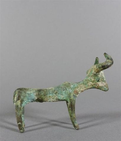 Taureau. Bronze à patine verte. Élam, fin...