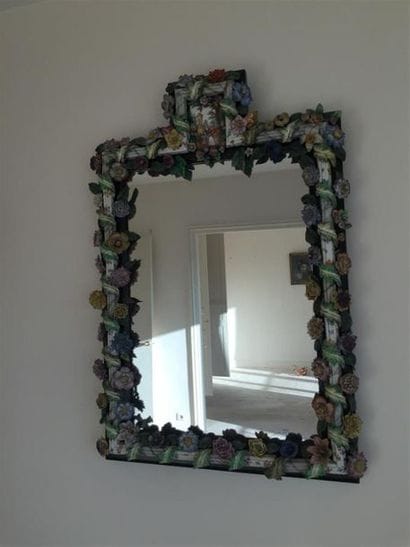 Miroir italien en céramique porcelaine polychrome....