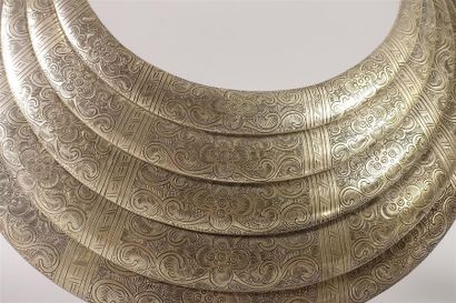 INDE. Trois larges colliers.