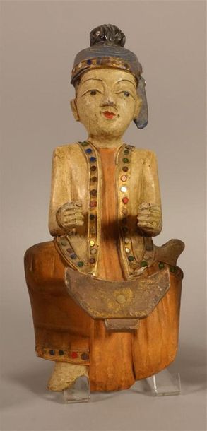 BIRMANIE. Trois personnages en bois sculpté...