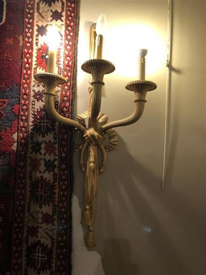 Paire d'appliques à trois bras de lumière...