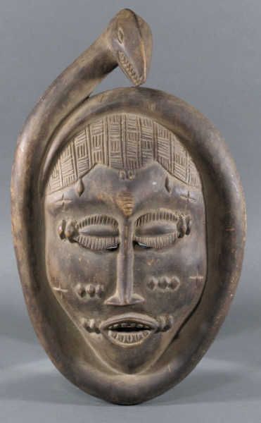 AFRIQUE. Masque en bois sculpté. Haut. :...
