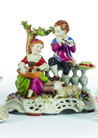 10ALLEMAGNE
Groupe en porcelaine à décor...