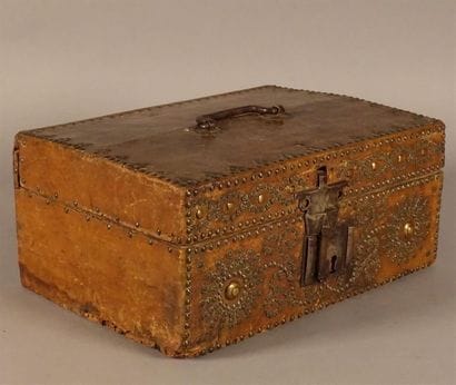 Coffret rectangulaire en cuir fauve sur âme...