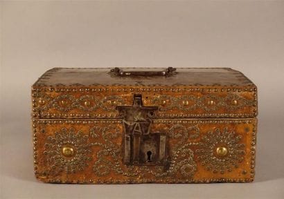 Coffret rectangulaire en cuir fauve sur âme...