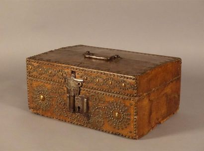 Coffret rectangulaire en cuir fauve sur âme...