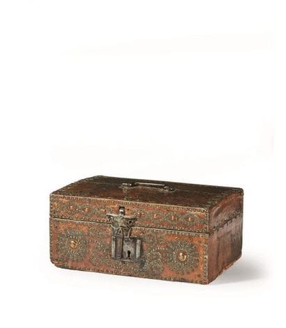 Coffret rectangulaire en cuir fauve sur âme...