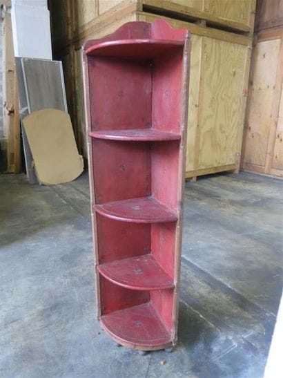 Étagère d'angle en bois gainé de cuir rouge...