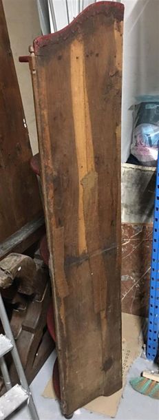Étagère d'angle en bois gainé de cuir rouge...
