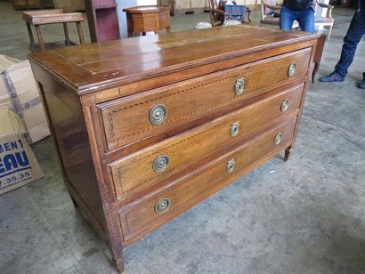 Commode en bois naturel, travail de l'Est,...