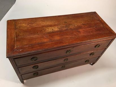 Commode en bois naturel, travail de l'Est,...