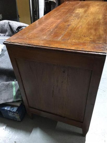 Commode en bois naturel, travail de l'Est,...
