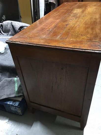 Commode en bois naturel, travail de l'Est,...