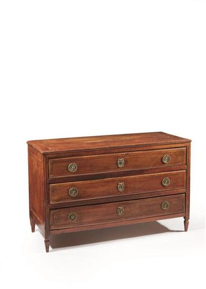 Commode en bois naturel, travail de l'Est,...