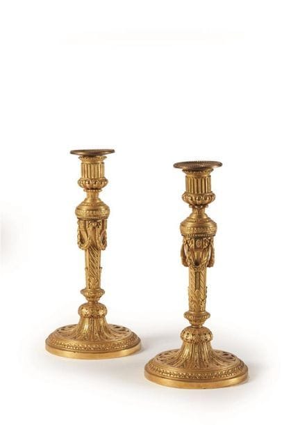 Paire de flambeaux en bronze ciselé et doré...